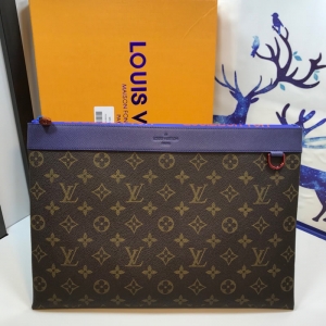 Louis Vuitton catwalk APOLLO Clutch