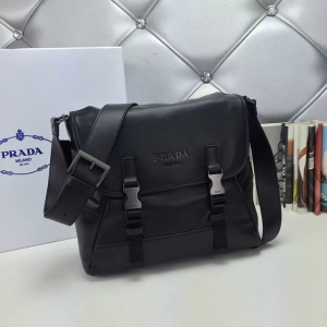 PRADA 2016 counter with the same paragraph PRADA men's diagonal bag