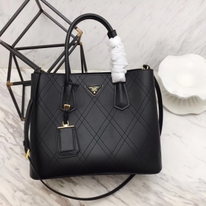 PRADA ladies diagonal bag