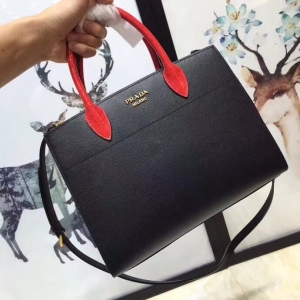 PRADA ladies diagonal bag