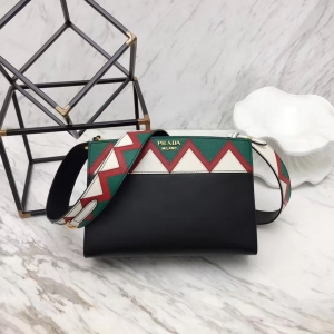 PRADA ladies diagonal bag