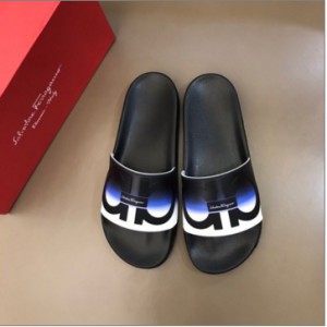 Ferragamo must-have men's black slippers for summer 2020