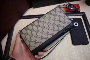 Gucci V23337 Large Zip Wallet