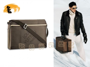 M93226 LV limited fashion casual men's bag