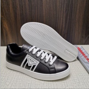 PRADA 2020 spring and summer new men's black flat Shoes