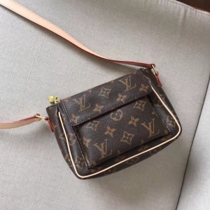 Louis Vuitton white-collar workers' favorite out-of-print presbyopic tofu bag